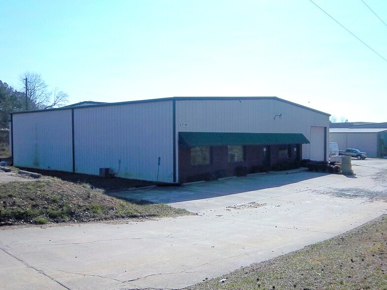 More Photos Of 3795 Evans Rd, Cumming Warehouse For Lease