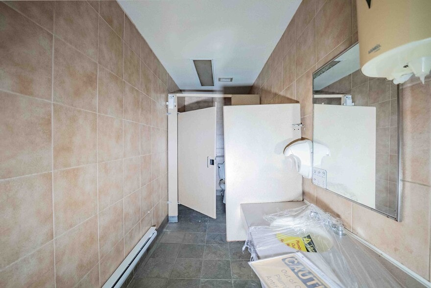 More Photos Of 1181 Notre Dame Av, Sudbury Restaurant For Lease