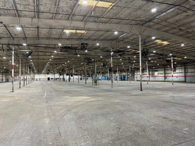 More Photos Of 9444-9446 Florida Mining Blvd E, Jacksonville Warehouse For Lease
