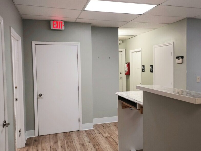 More Photos Of 120 Holiday Ct, Franklin Medical For Lease