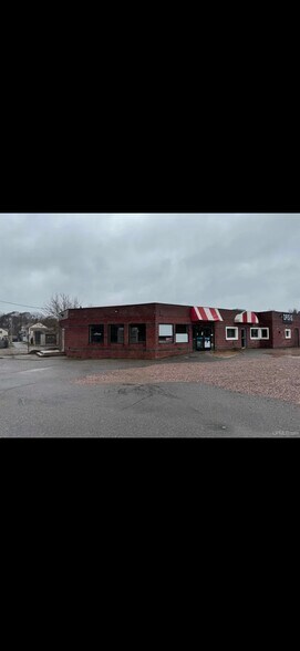 More Photos Of 403 N Third St, Ishpeming Service Station For Sale