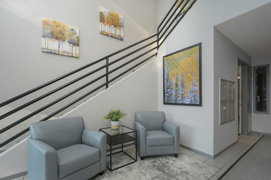 More Photos Of 9860 SW Hall Blvd, Tigard Office For Lease