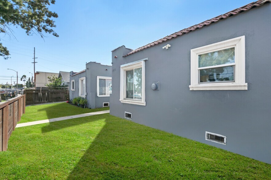 More Photos Of 2531 Hillcrest Dr, Los Angeles Apartments For Sale