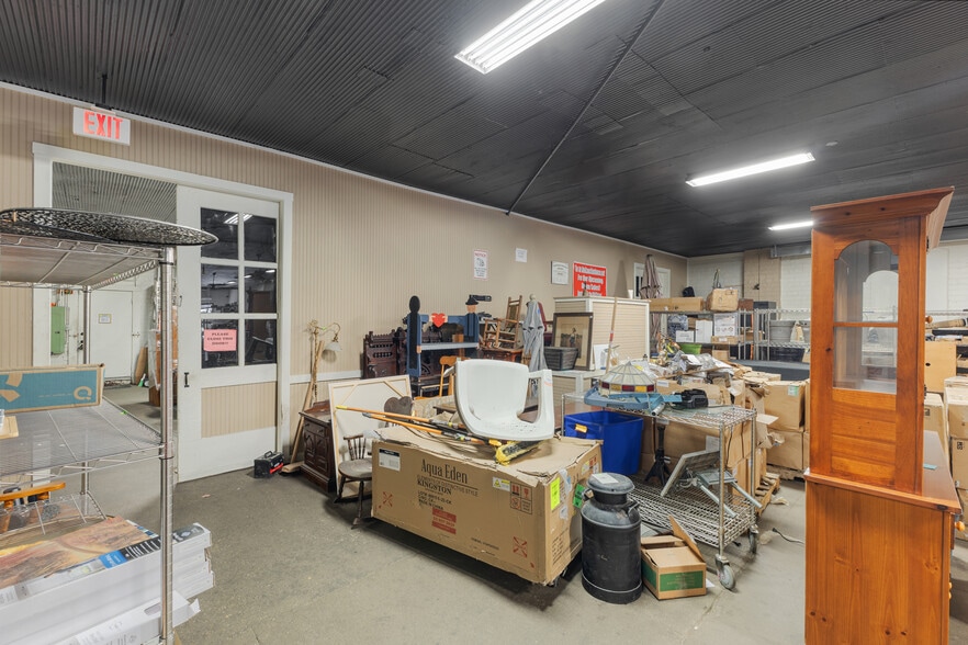 More Photos Of 160 E Morgan St, Martinsville Showroom For Sale