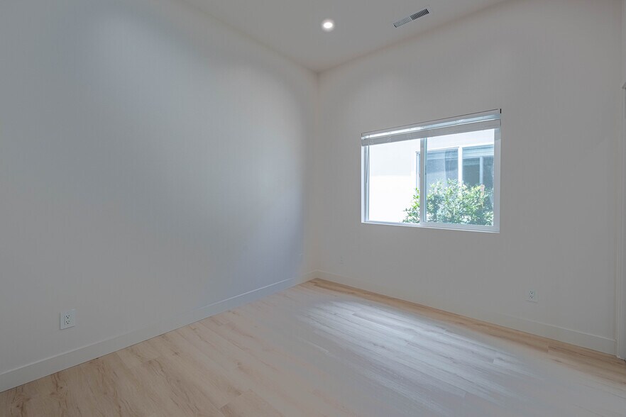 More Photos Of 987 Harcourt Ave, Seaside Multifamily For Sale