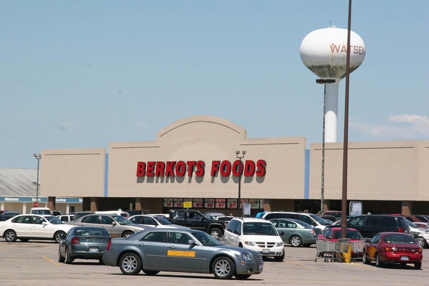 More Photos Of 1152-1200 E Walnut St, Watseka General Retail For Lease