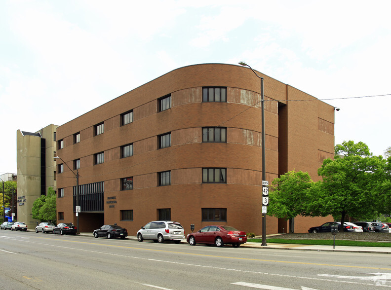 Primary Photo Of 4269 Pearl Rd, Cleveland Medical For Lease