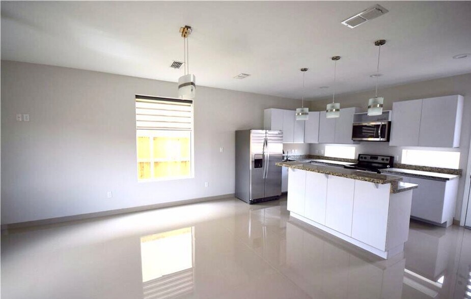 More Photos Of 1202 Upas Dr, Edinburg Apartments For Sale