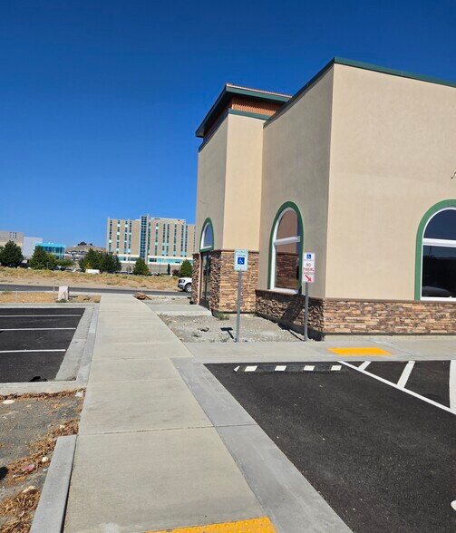 More Photos Of 3719 Plaza Way, Kennewick Freestanding For Lease