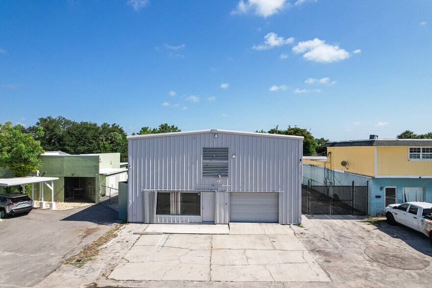 More Photos Of 1911 Dana Dr, Fort Myers Warehouse For Sale