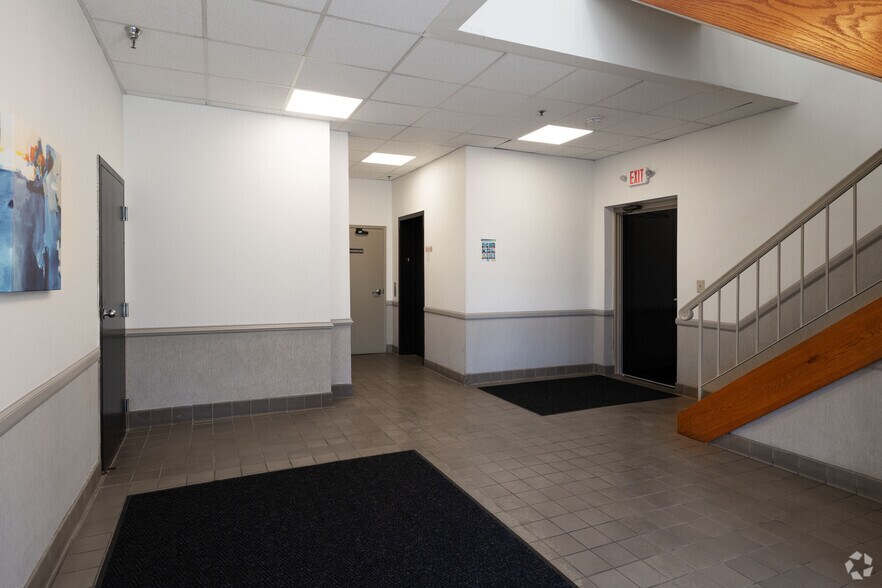 More Photos Of 2568 Western Ave, Village of Altamont Office For Lease