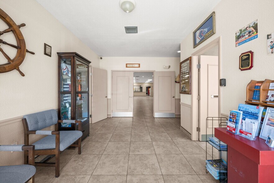 More Photos Of 917 SE 47th Ter, Cape Coral Restaurant For Sale