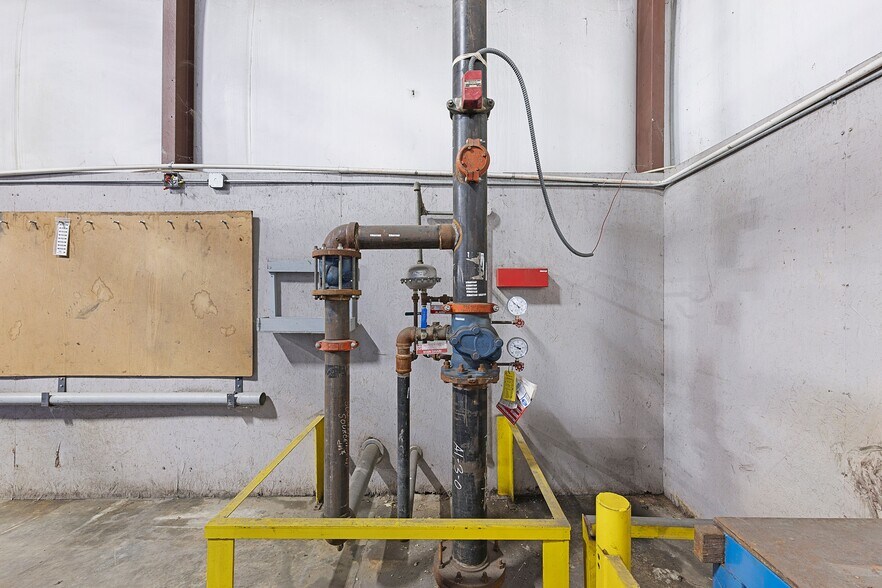 More Photos Of 454 Swanson Dr, Dresden Industrial For Lease