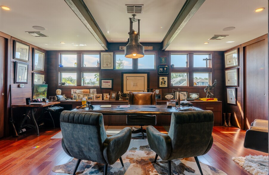 More Photos Of 733 E 12th 1/2 St, Houston Office For Sale