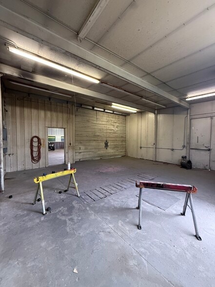 More Photos Of 440 Charmony Frontage Rd, Sterling Warehouse For Lease