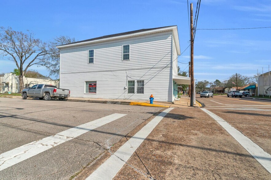 More Photos Of 401 E Main St, Humble Office For Sale