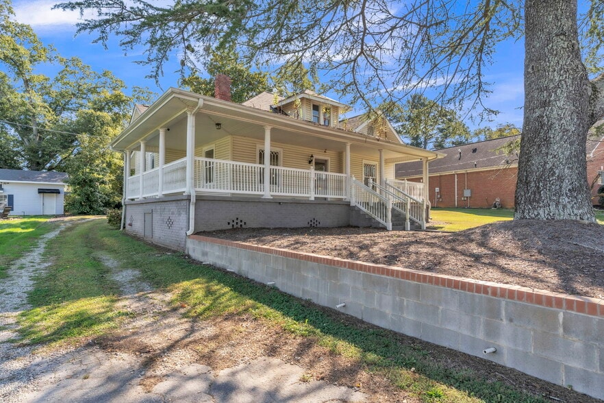 More Photos Of 408 N Main St, Greer Office For Sale