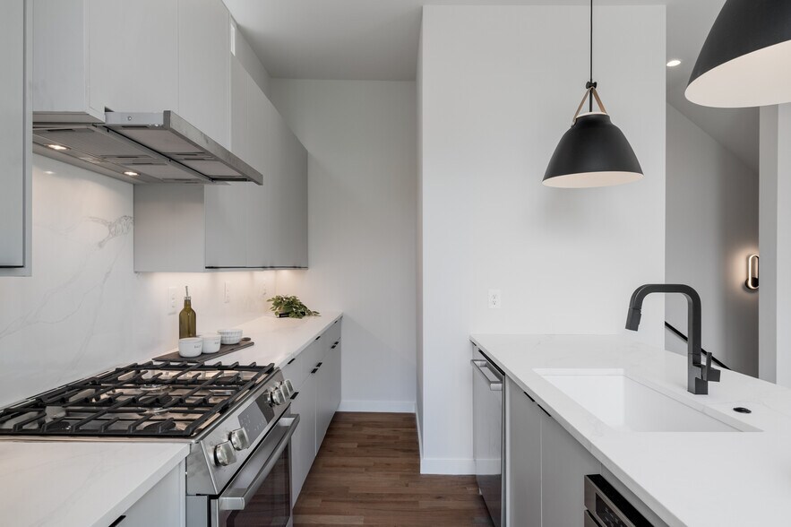 More Photos Of 105 Georgia Ave SE, Atlanta Apartments For Sale