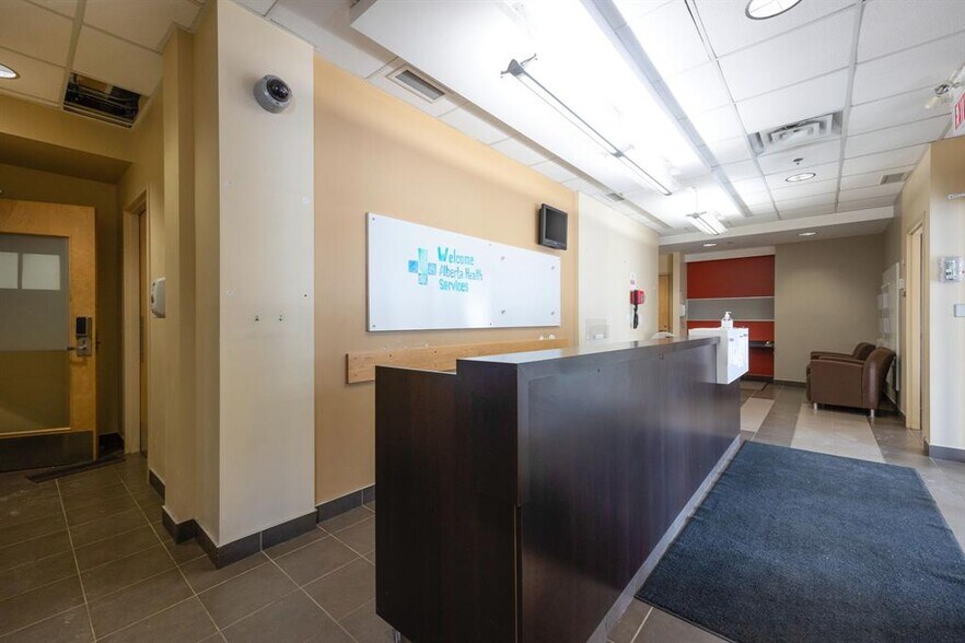 More Photos Of 10217 Queen St, Fort McMurray Office For Sale