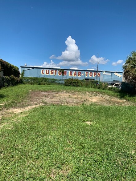 More Photos Of 11118 S Cleveland Ave, Fort Myers Warehouse For Lease