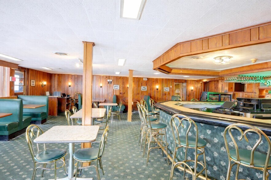 More Photos Of 369 Waterloo Geneva Rd, Waterloo Town Restaurant For Sale