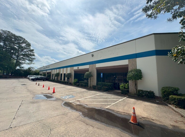 More Photos Of 1640 Sands Pl Se, Marietta Distribution For Lease