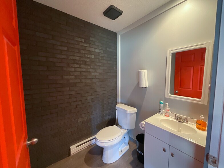 More Photos Of 25300 S State Route D, Cleveland Auto Repair For Lease