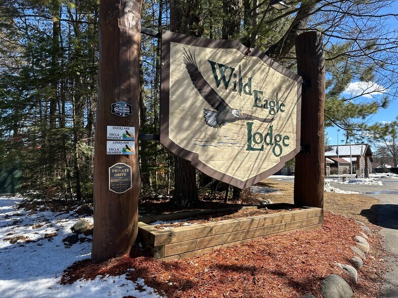 More Photos Of 4443 Chain O Lakes Rd, Eagle River Hotel For Lease