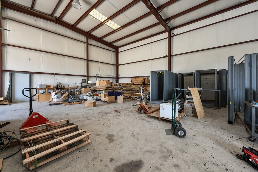 More Photos Of 165 Tecon Cv, Buda Warehouse For Lease