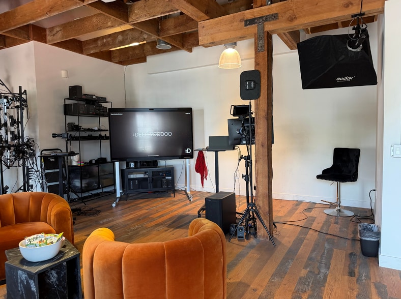 More Photos Of 58 Windward Ave, Venice Storefront Retail Office For Lease