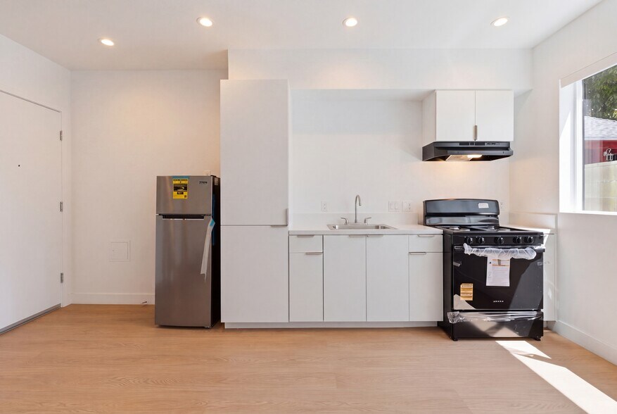 More Photos Of 1009 E 29th St, Los Angeles Apartments For Sale