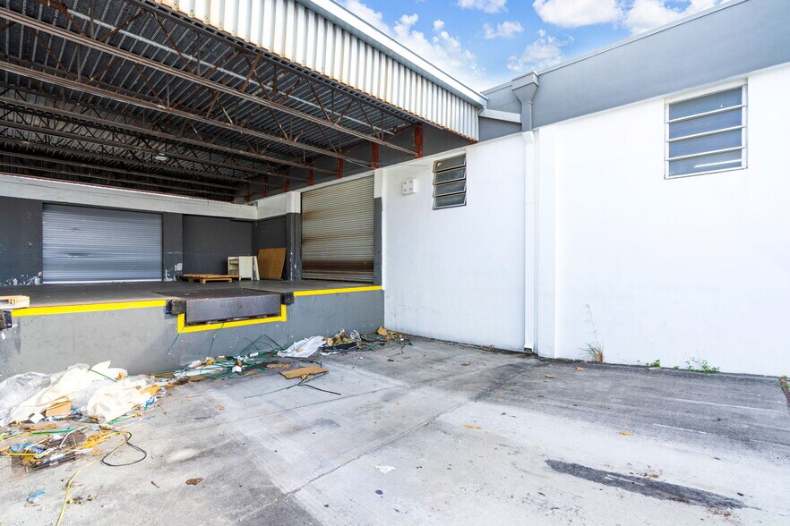 More Photos Of 3925 E 10th Ct, Hialeah Warehouse For Lease