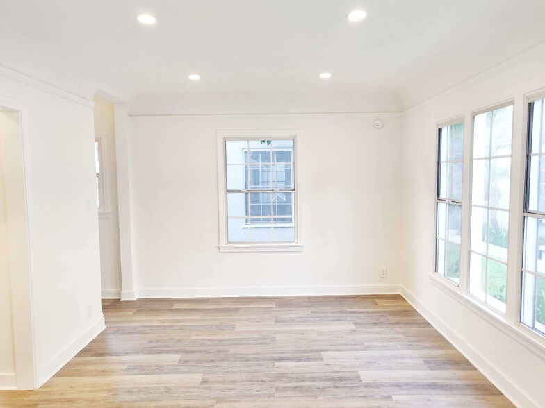 More Photos Of 537 N Orange Dr, Los Angeles Apartments For Sale