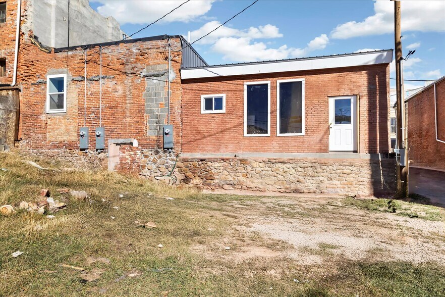 More Photos Of 310 Victor Ave, Victor General Retail For Sale