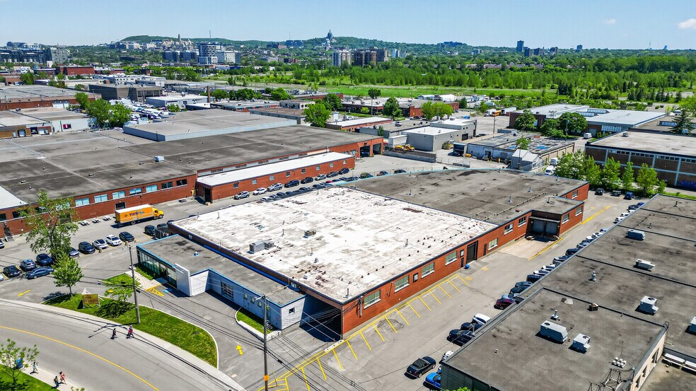 Primary Photo Of 5720-5726 Ferrier, Mont-Royal Manufacturing For Lease