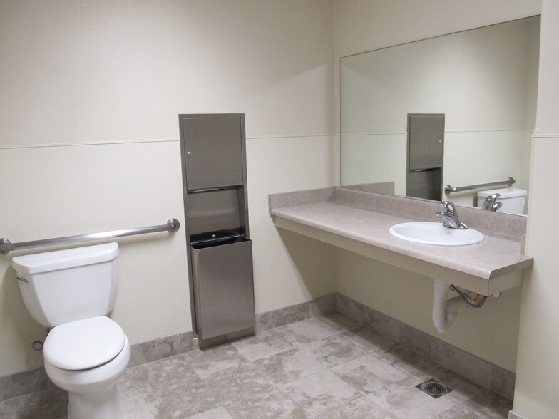 More Photos Of 420 Sierra College Dr, Grass Valley Loft Creative Space For Lease