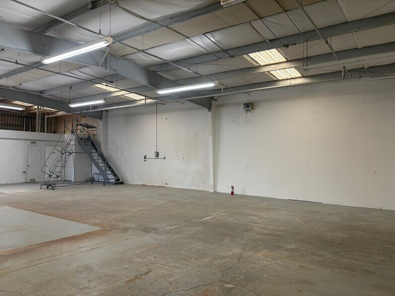 More Photos Of 1320 W 7900 S, West Jordan Manufacturing For Lease