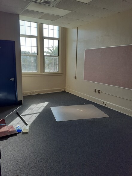 More Photos Of 801 N Wild Olive Ave, Daytona Beach Schools For Sale