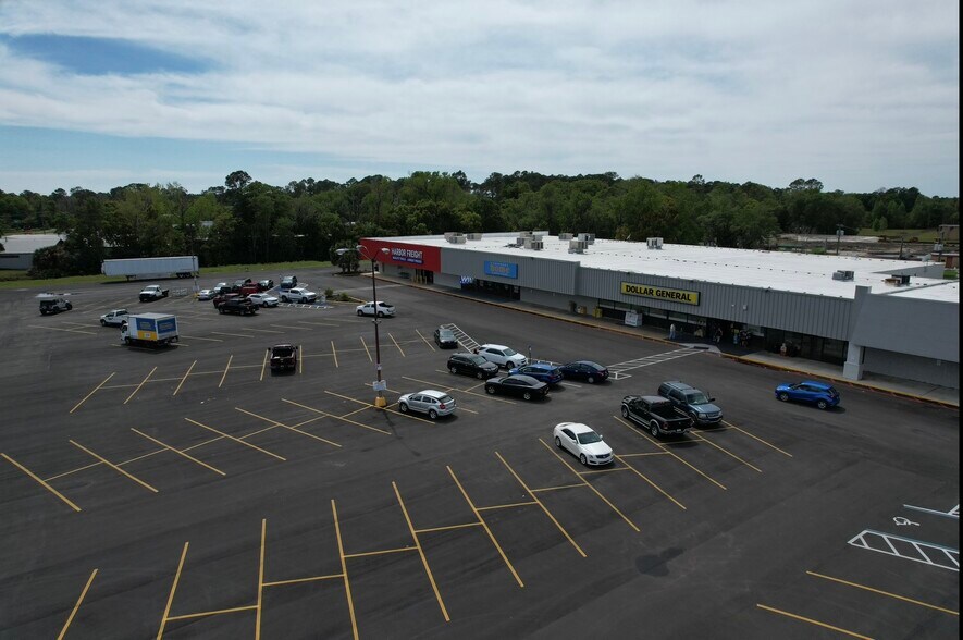 More Photos Of 817-837 S Walnut St, Starke Unknown For Lease