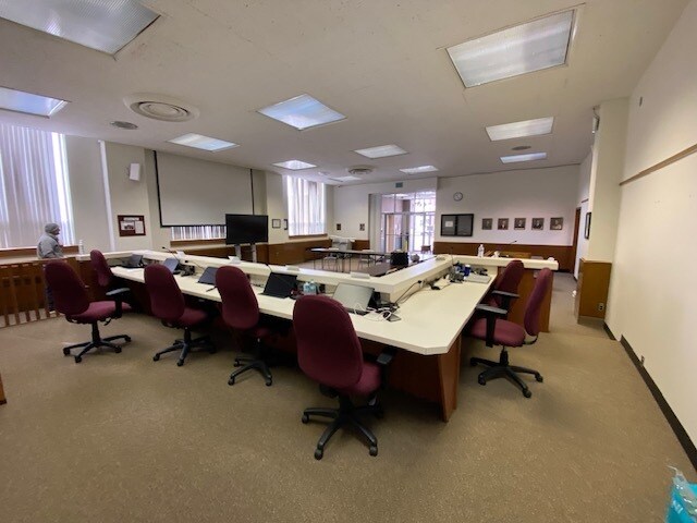 More Photos Of 202 N Washington Ave, Pulaski Office For Sale