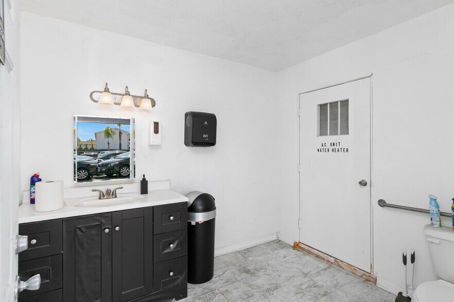 More Photos Of 7480 El Cajon Blvd, La Mesa Auto Dealership For Sale