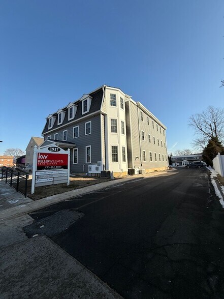 More Photos Of 1917 Welsh Rd, Philadelphia Office For Sale
