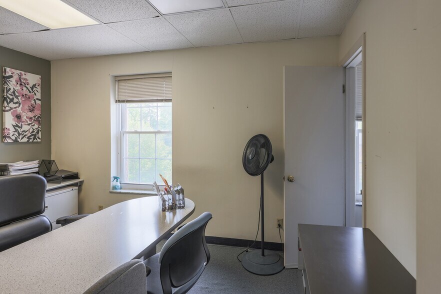 More Photos Of 5830 N High St, Worthington Office For Lease