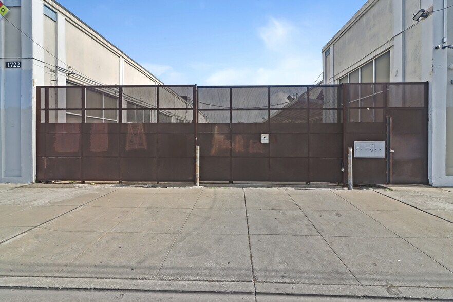 More Photos Of 1722 15th St, Oakland Warehouse For Lease