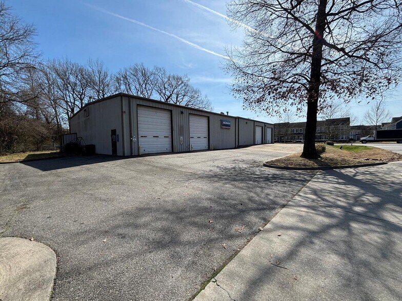 More Photos Of 1008 Yager Ct, Chesapeake Auto Repair For Sale