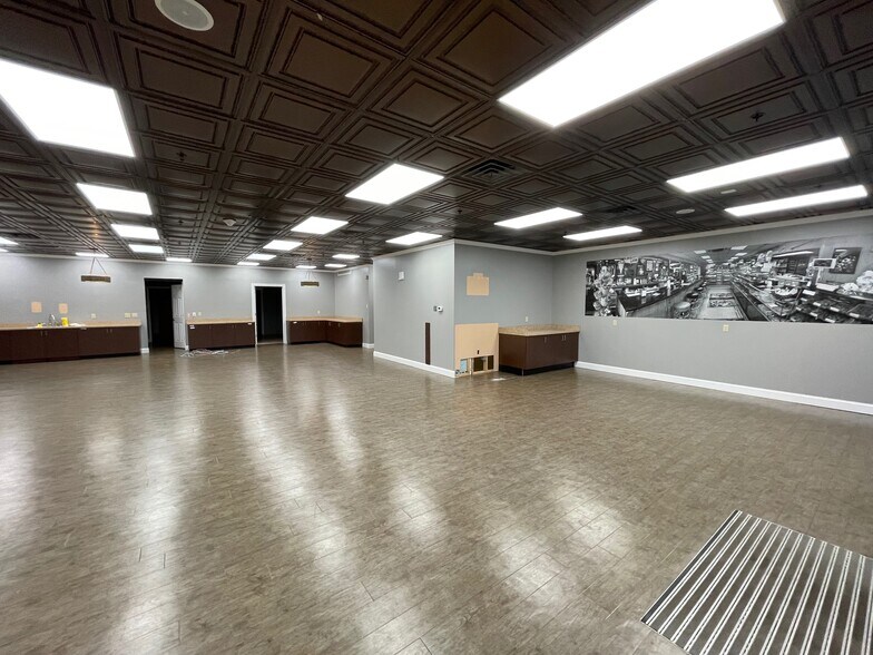 More Photos Of 711 Davis St, Scranton Warehouse For Lease