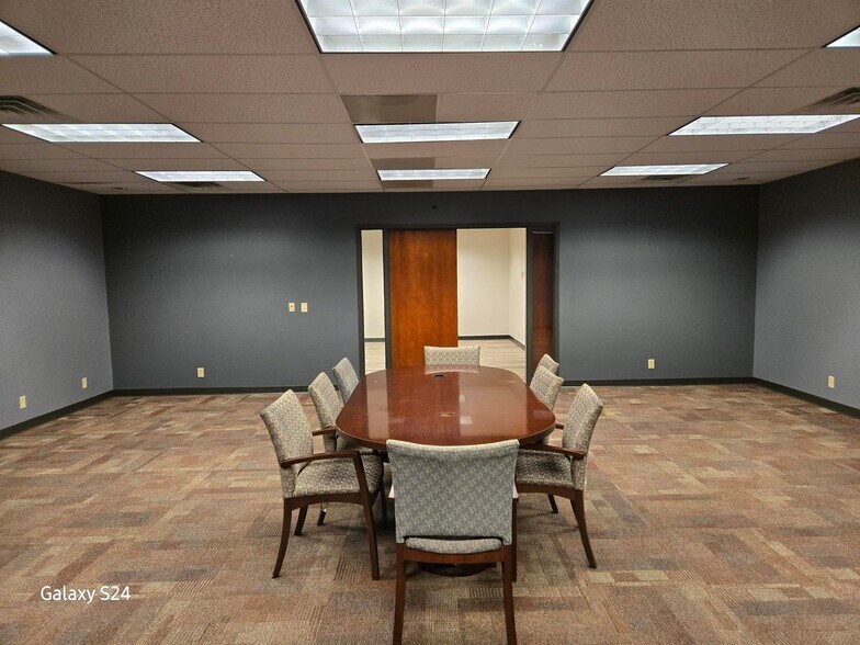 More Photos Of 9 Cornell Rd, Latham Office For Lease
