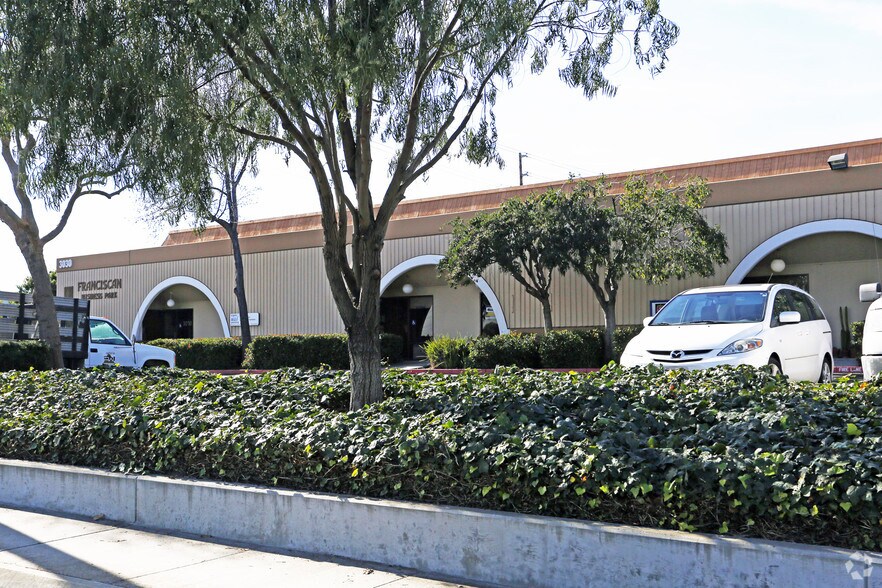 More Photos Of 3030-3090 Lawrence Expy, Santa Clara Warehouse For Lease