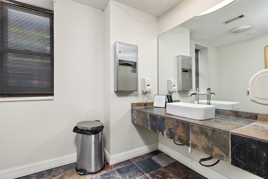 More Photos Of 408 N Euclid Ave, Saint Louis Office For Lease