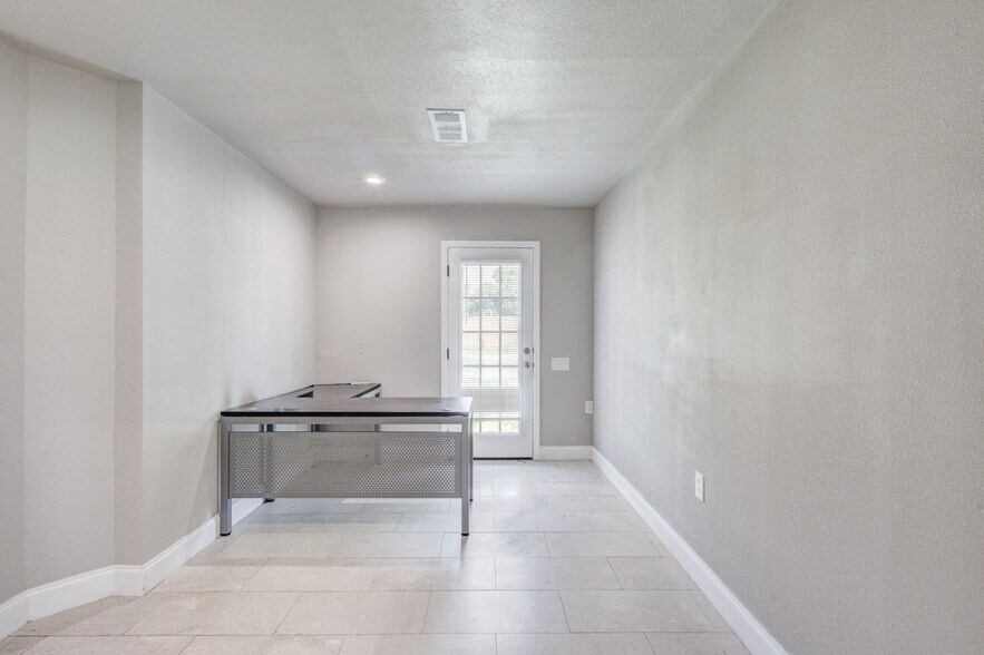More Photos Of 4877 Sam Rayburn Hwy, Anna Office For Lease